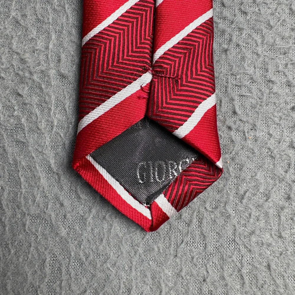 Giorgio Armani Mens Red Herringbone Diagonal Stripe Silk Tie Made in Italy